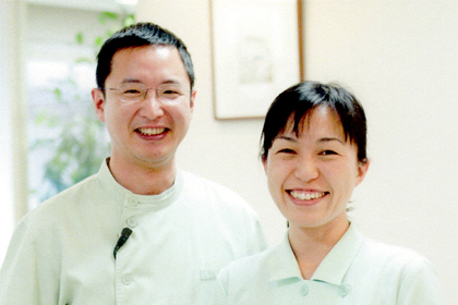 (左)院長 出口 繁(右)副院長 出口 範子